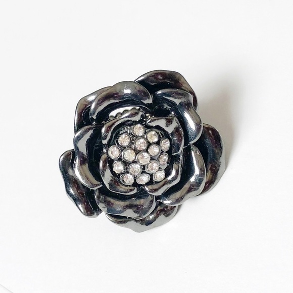 BUNDLE 2 for $10 Boutique Pewter Flower Adjustable Ring  stretched to fit - Picture 1 of 4